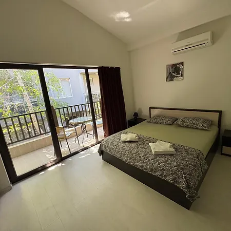 The White Complex * ネセバル