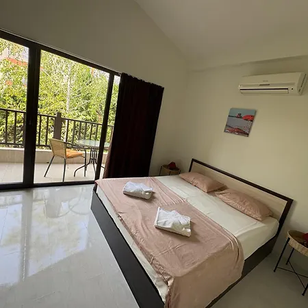 別荘 The White Complex *