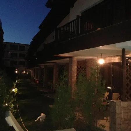 بيت للعطل The White Complex نيسيبار