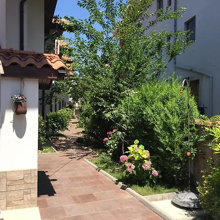 بيت للعطل The White Complex