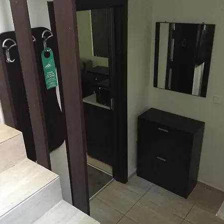 The White Complex ネセバル