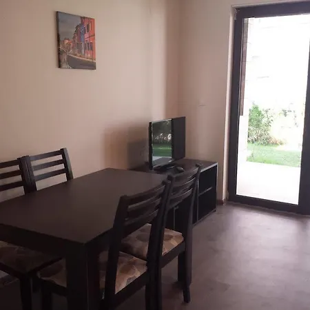 بيت للعطل The White Complex نيسيبار