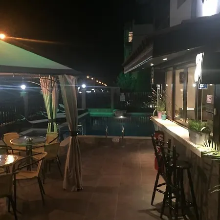 The White Complex Tatil Evi *