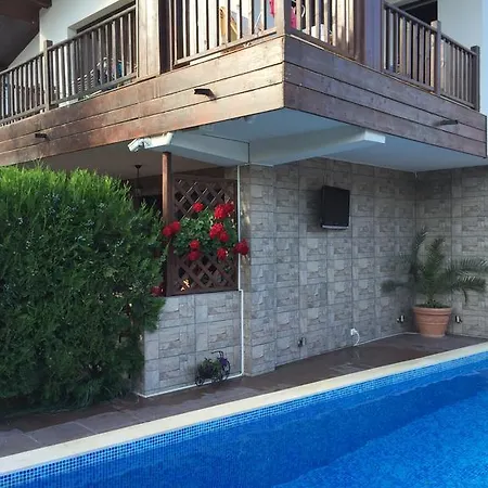 The White Complex Tatil Evi