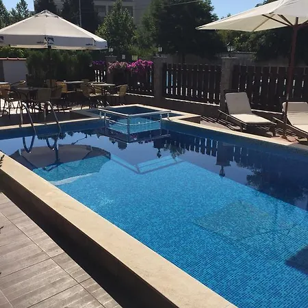 The White Complex Tatil Evi